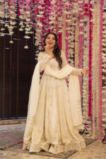 Regal Resham Rani Pink Kurta Set - Image 4