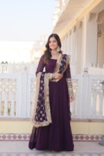 Regal Midnight Blue Zari Dupatta Set - Image 4